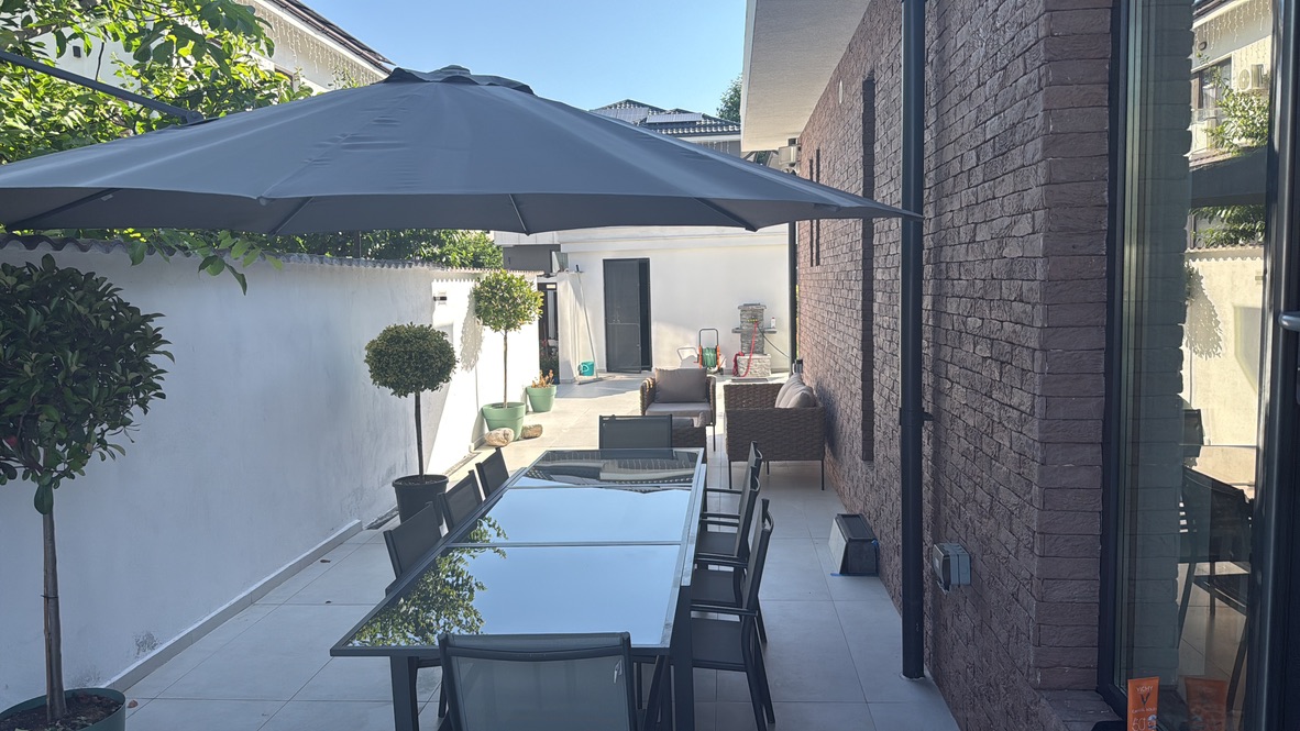 Outdoor Terrace Dining